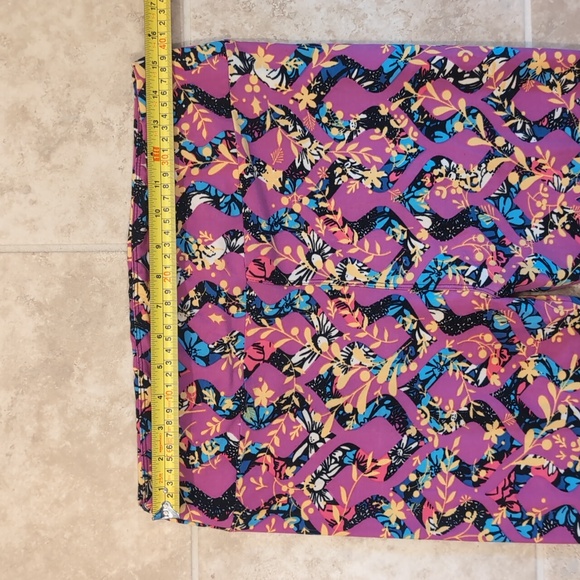 Lularoe Tall & Curvy leggings for women - Picture 5 of 7